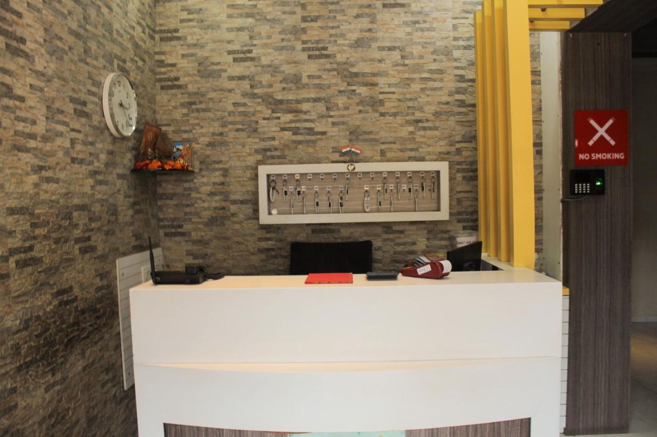Hotel Maa Sharda Indore Zewnętrze zdjęcie
